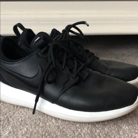 nike roshe one leather